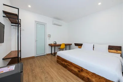 스탠다드 킹룸 — Lakeside House Hanoi